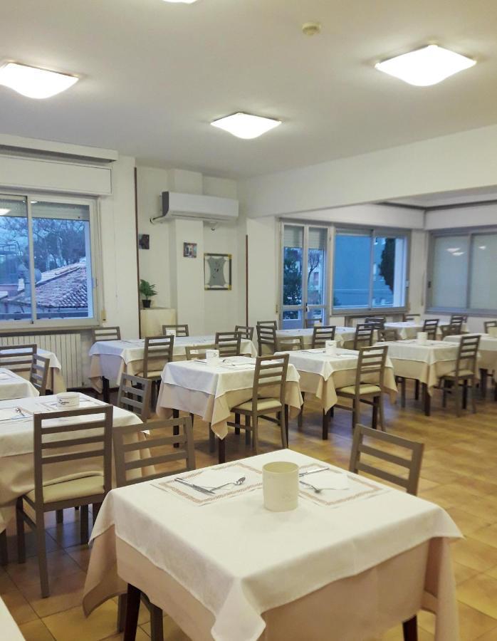 Hotel Caesar Pesaro Eksteriør bilde