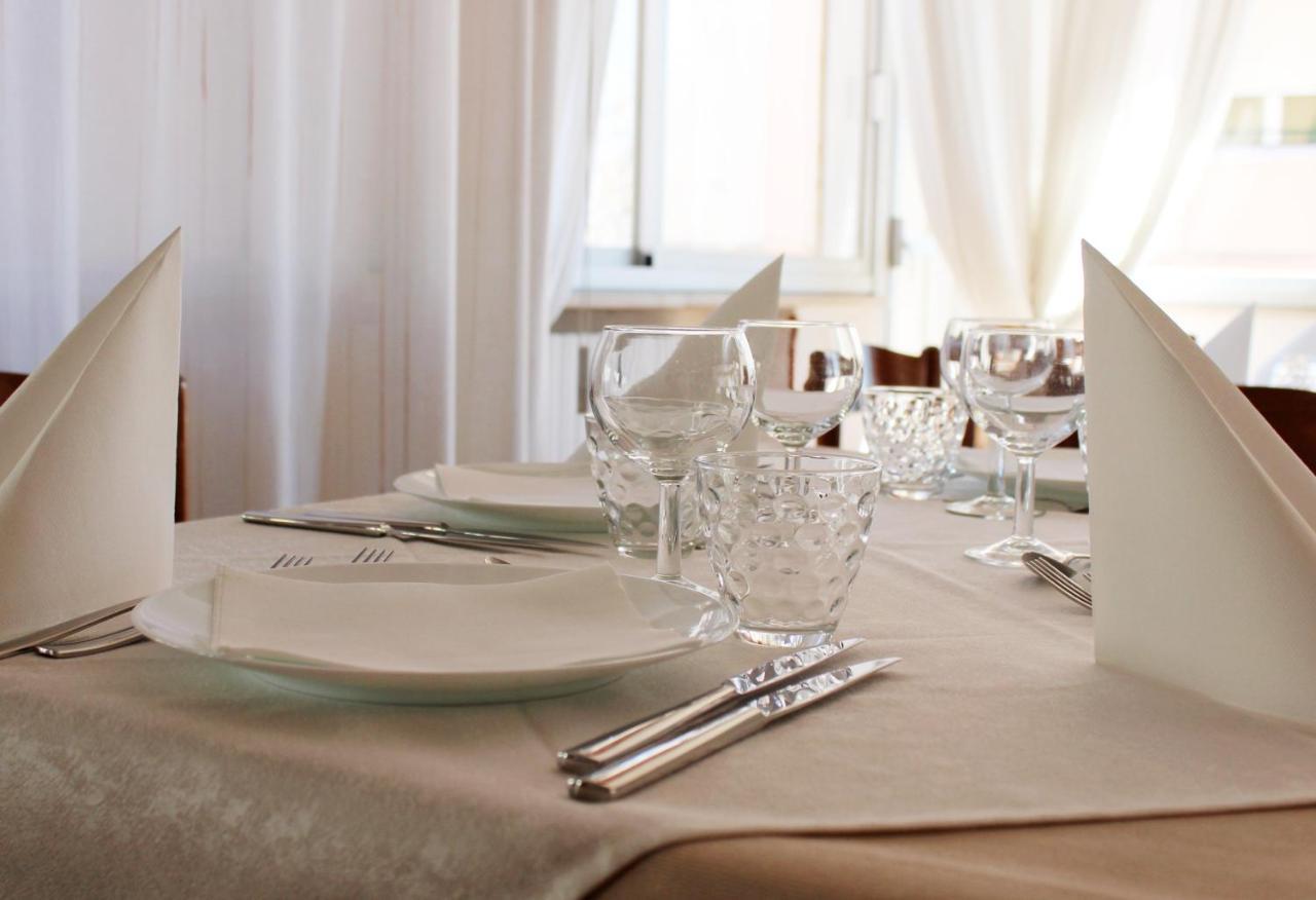 Hotel Caesar Pesaro Eksteriør bilde