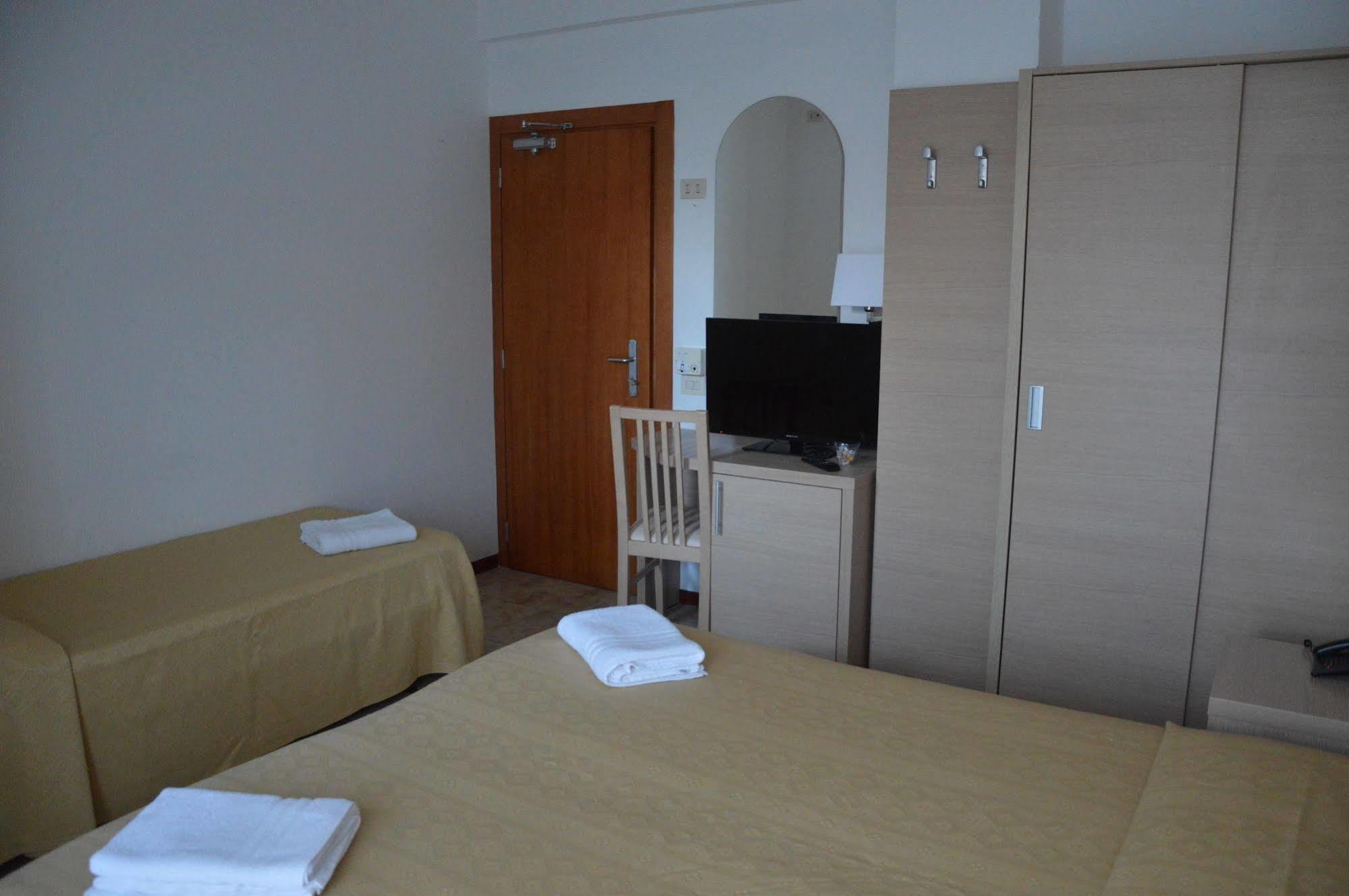 Hotel Caesar Pesaro Eksteriør bilde