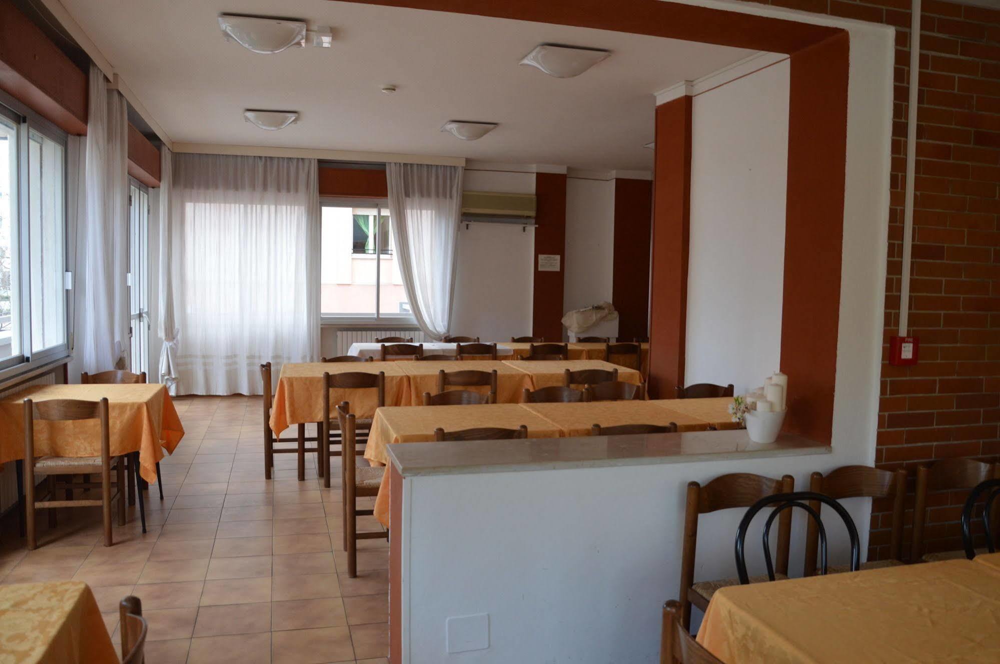 Hotel Caesar Pesaro Eksteriør bilde